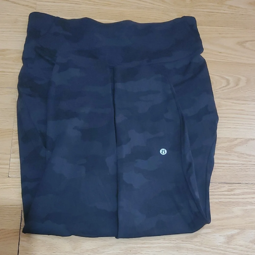 lululemon athletica Black Camouflage Leggings - Picture 3 of 8
